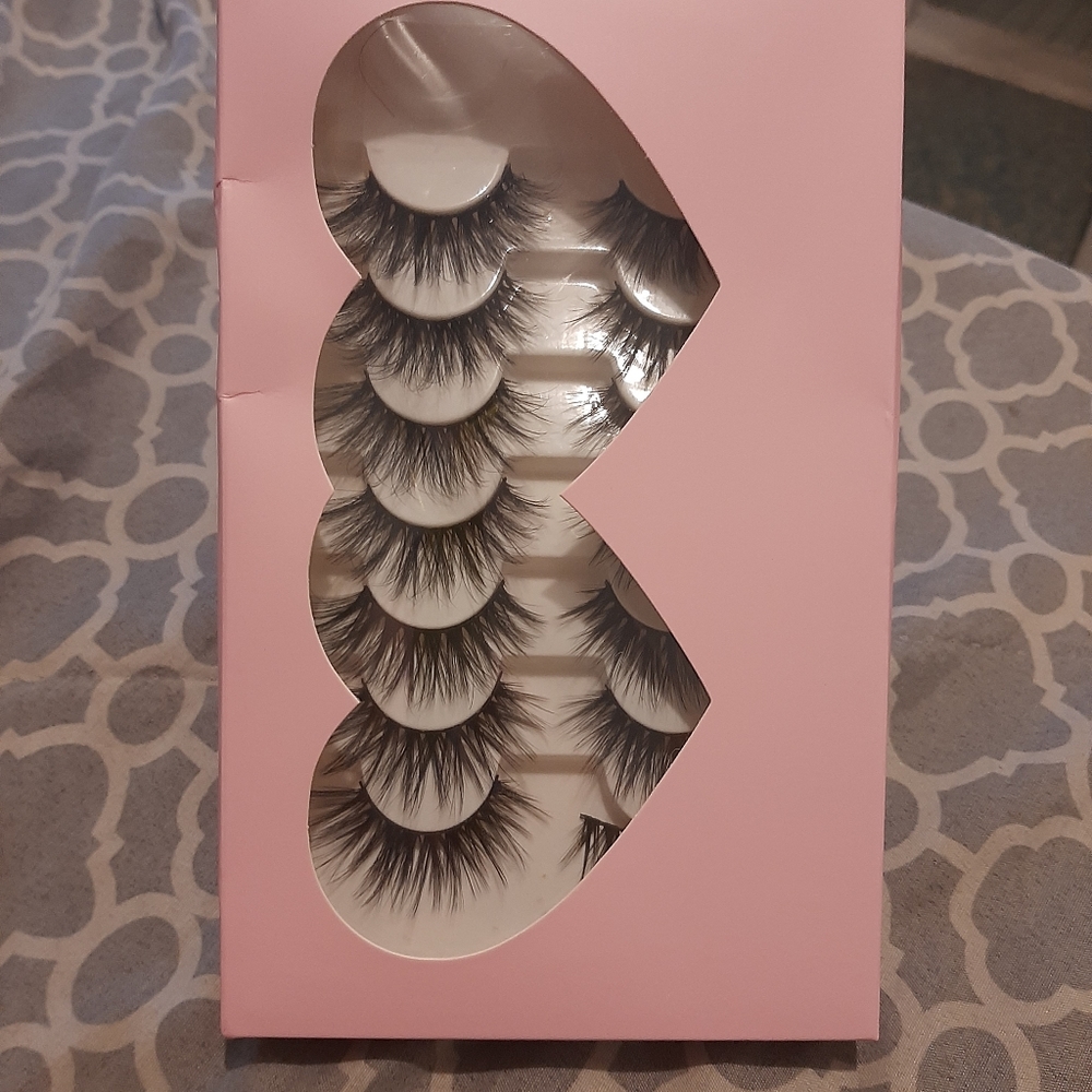 Eye lashes